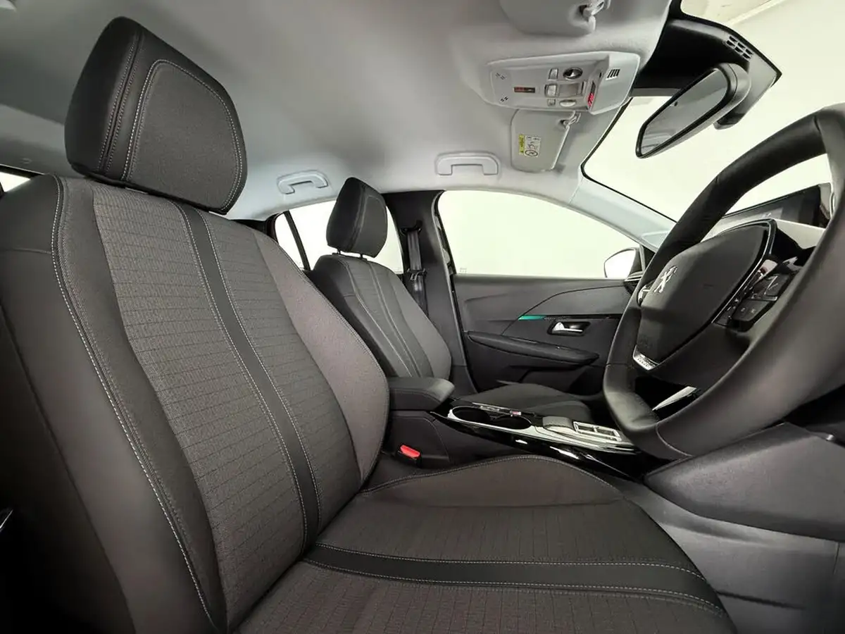 2023-peugeot-208-12-puretech-allure-premium-130ps-eat8-big-13