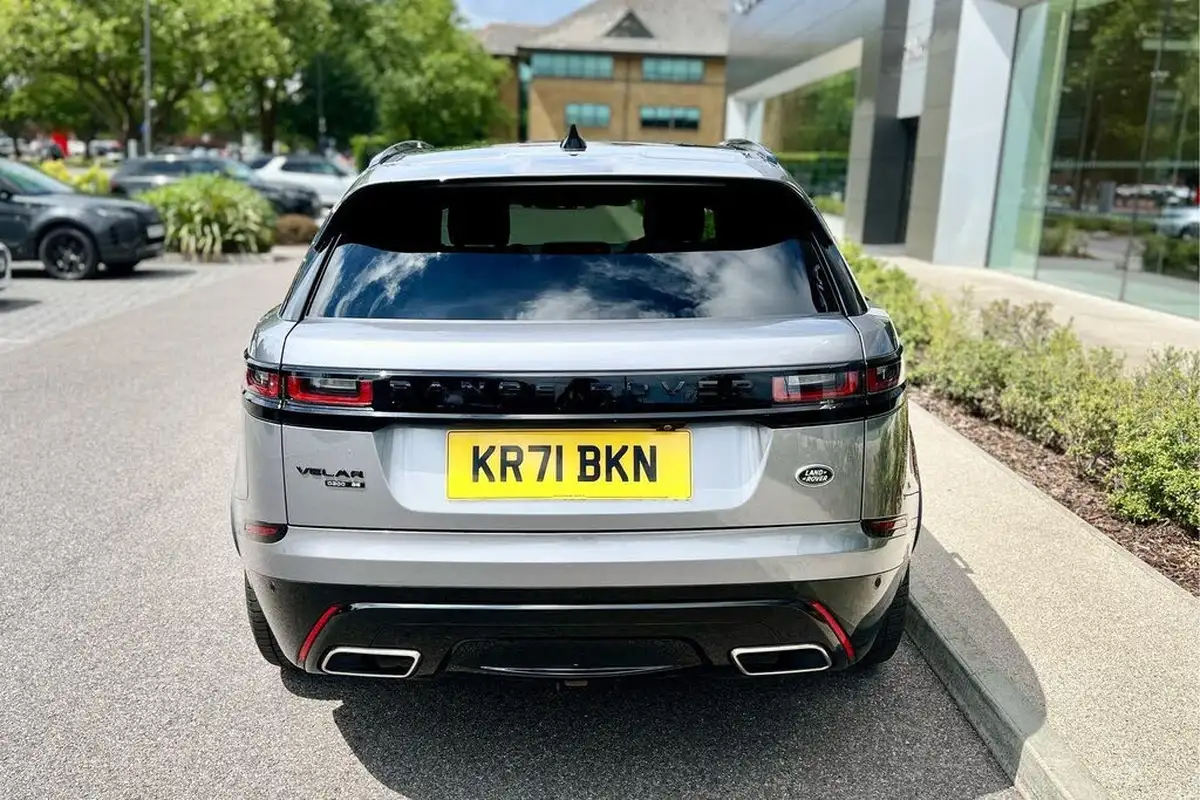 2021-land-rover-range-rover-velar-big-15