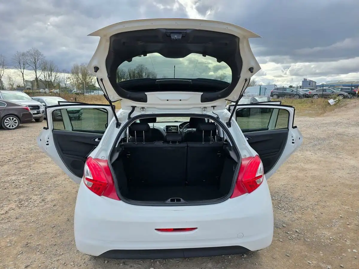 2014-peugeot-208-12-allure-ss-5d-egc-big-40