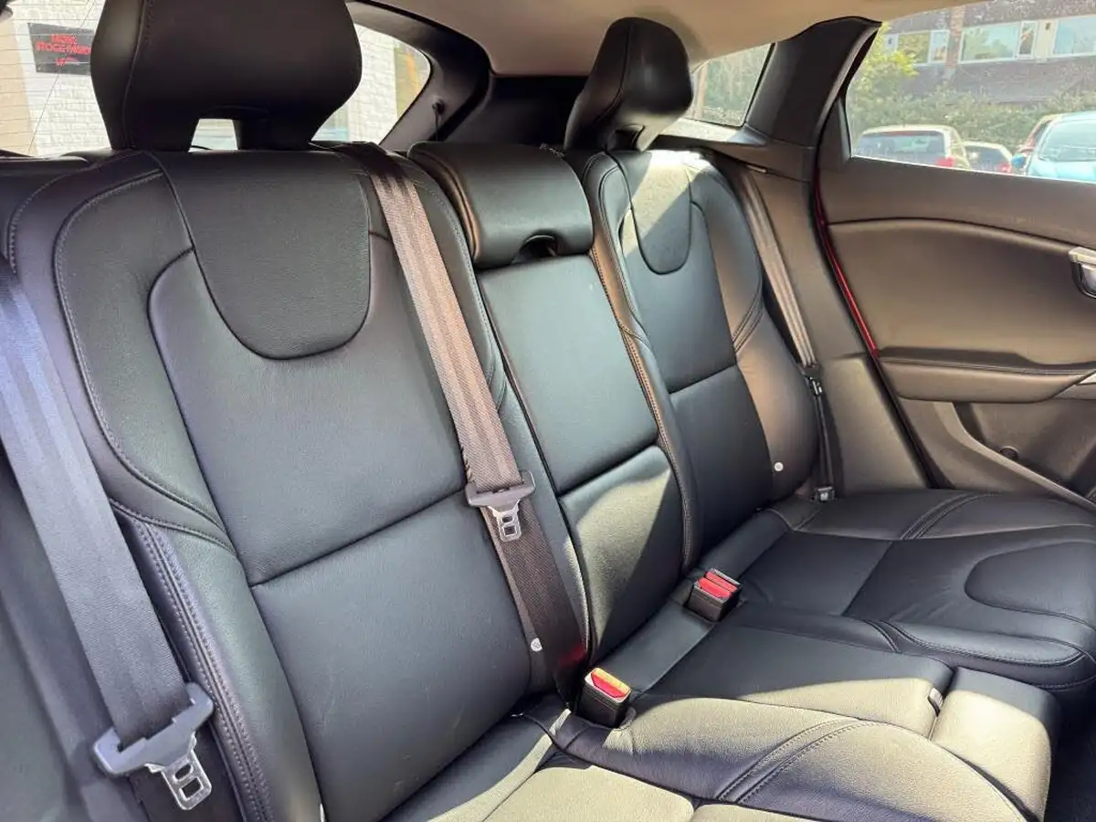 2019-volvo-v40-20td-d2-inscription-big-18