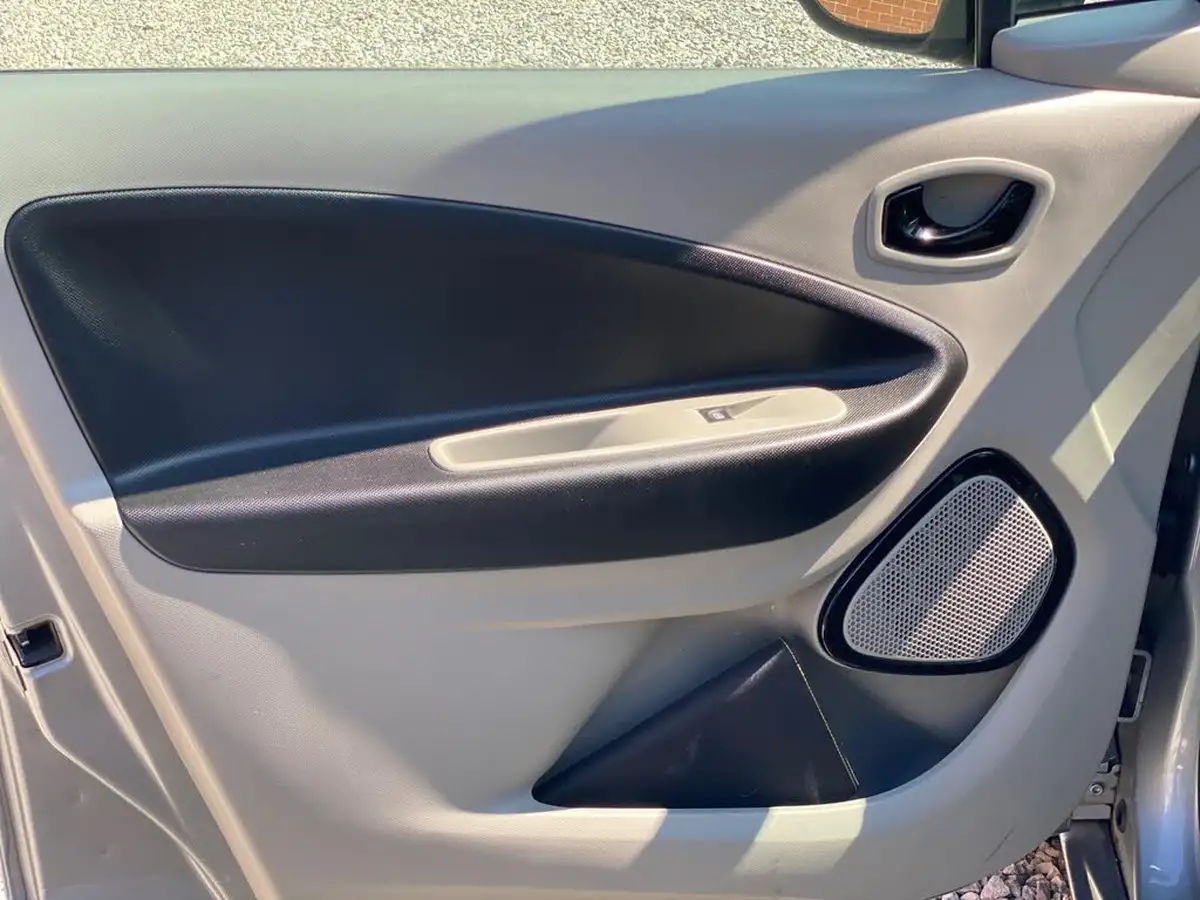 2018-renault-zoe-e-dynamique-nav-rapid-charge-big-55