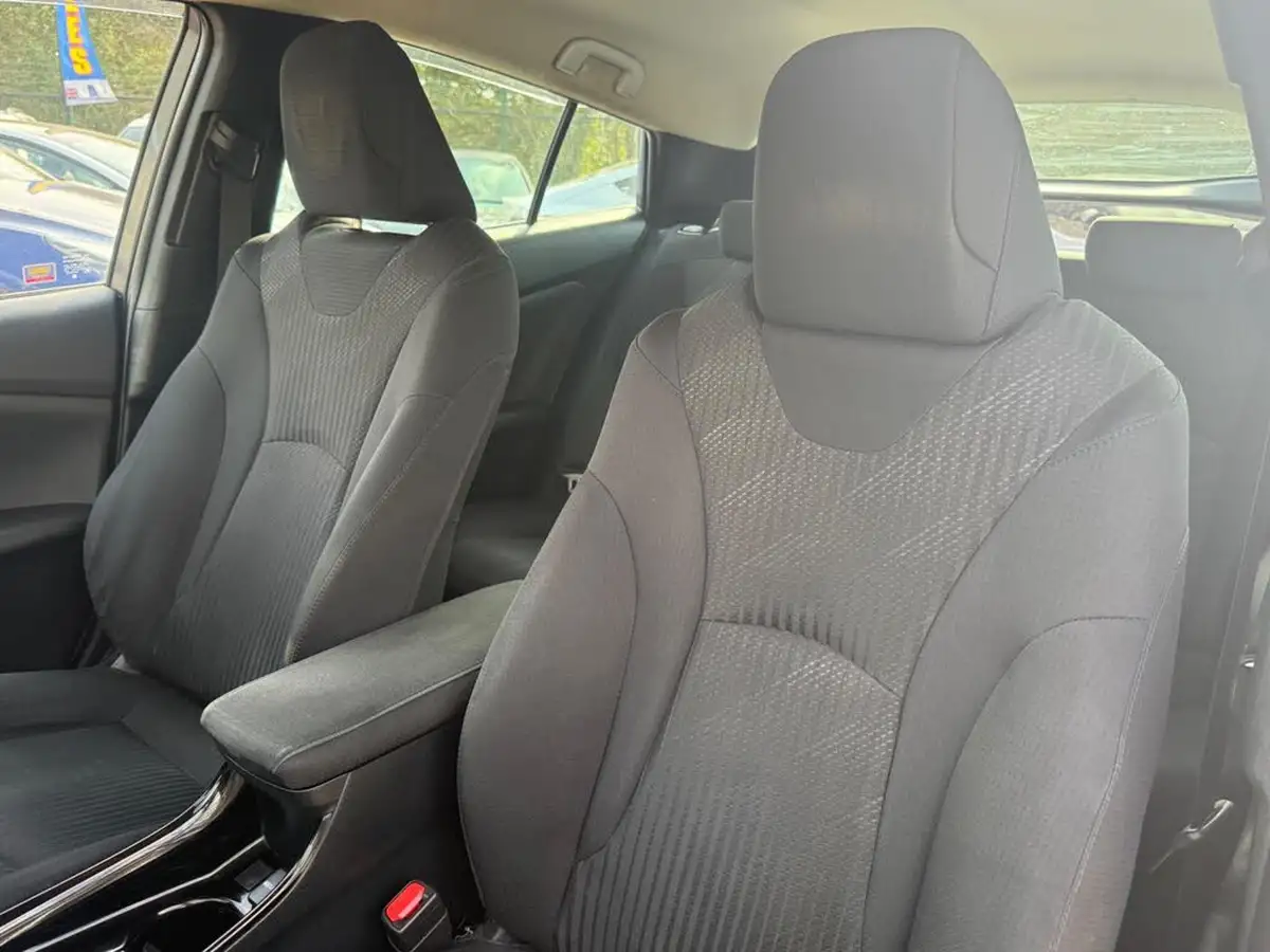 2019-toyota-prius-big-32