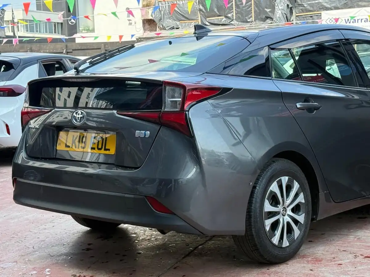 2019-toyota-prius-big-8