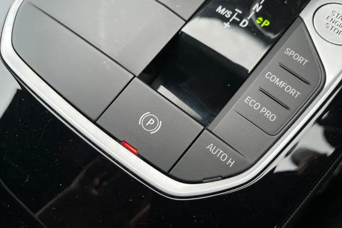 2022-bmw-1-series-15-118i-m-sport-lcp-dct-big-32