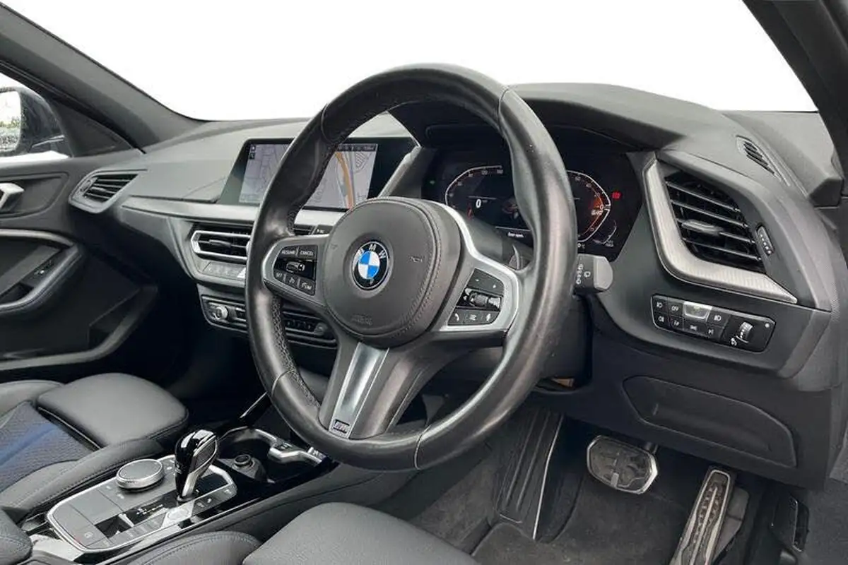 2022-bmw-1-series-15-118i-m-sport-lcp-dct-big-8