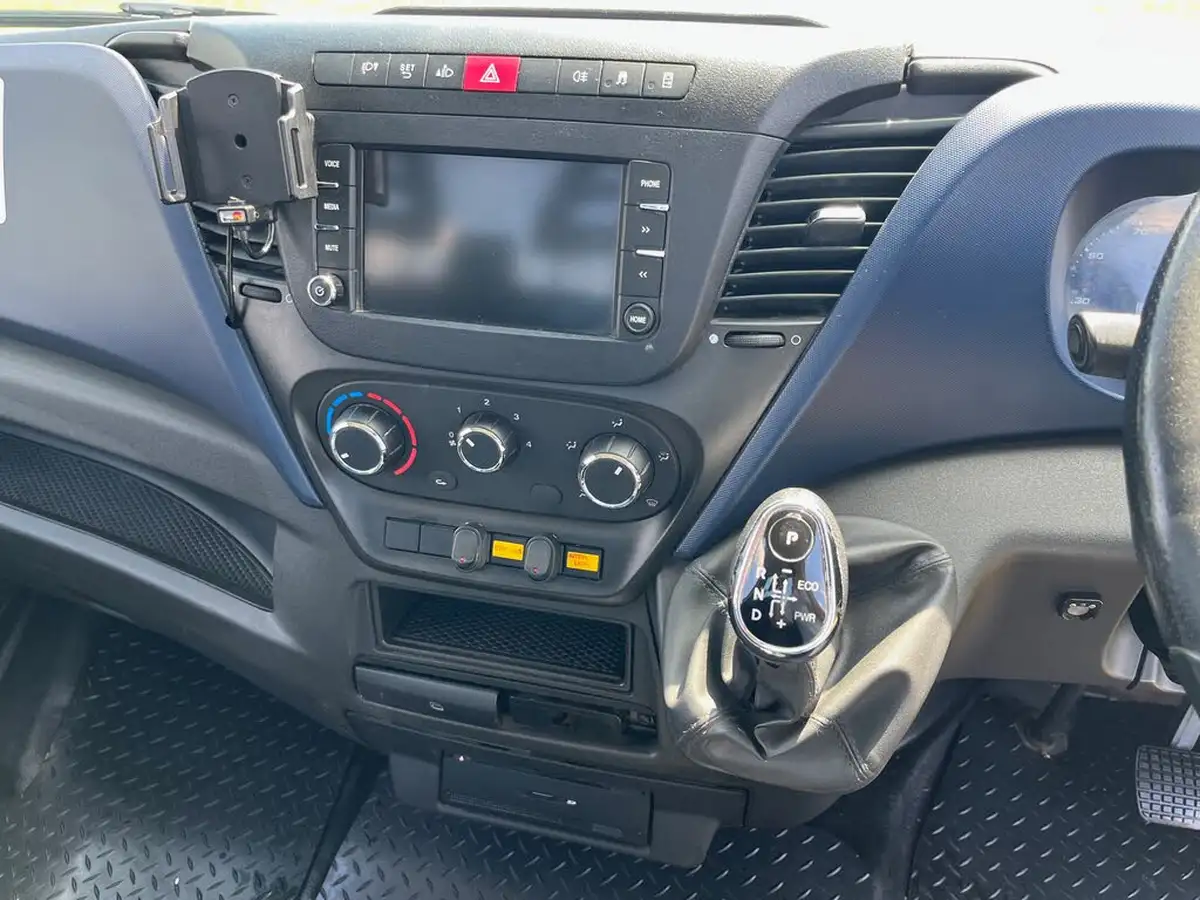 2019-iveco-daily-c-class-23td-35c14-mwb-35c14-eu6-3450-chassis-cab-big-17