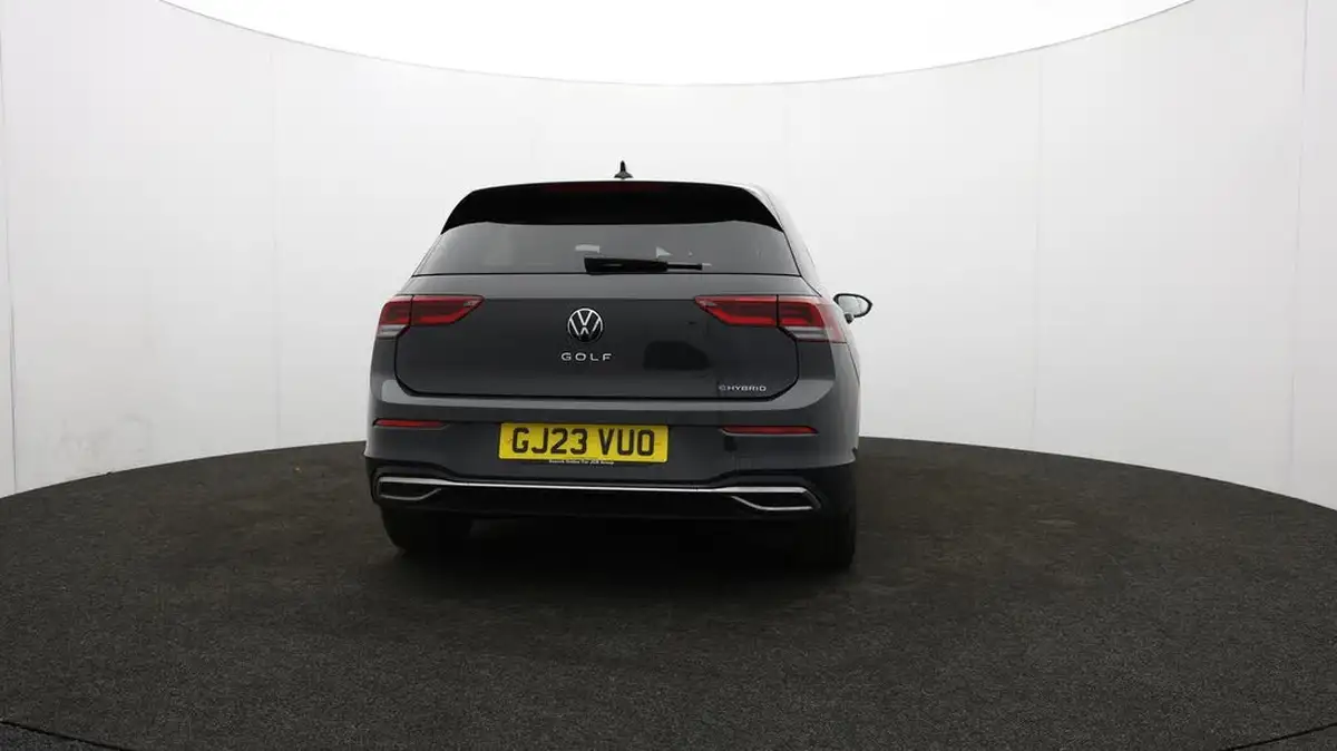 2023-volkswagen-golf-14-tsi-ehybrid-style-big-59