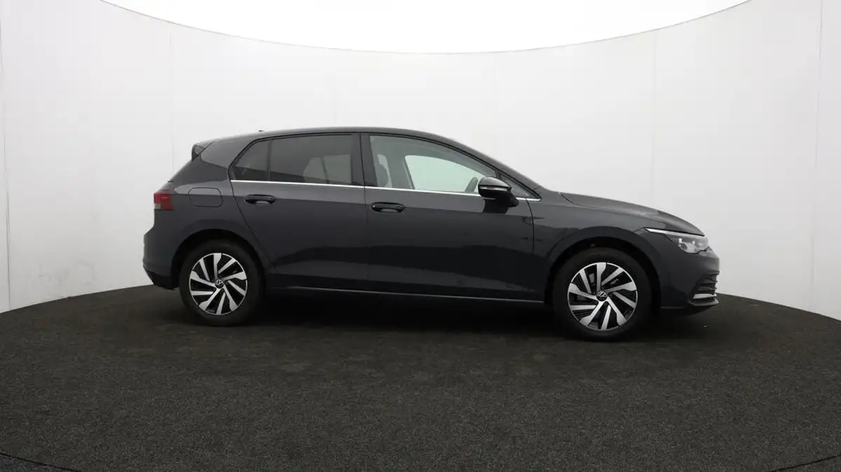 2023-volkswagen-golf-14-tsi-ehybrid-style-big-35