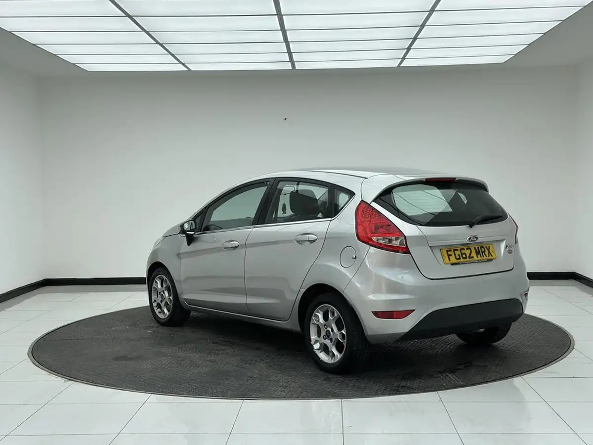 2012-ford-fiesta-125-zetec-5d-big-3