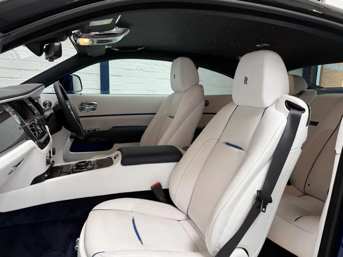 2023-rolls-royce-wraith-66-black-badge-big-27
