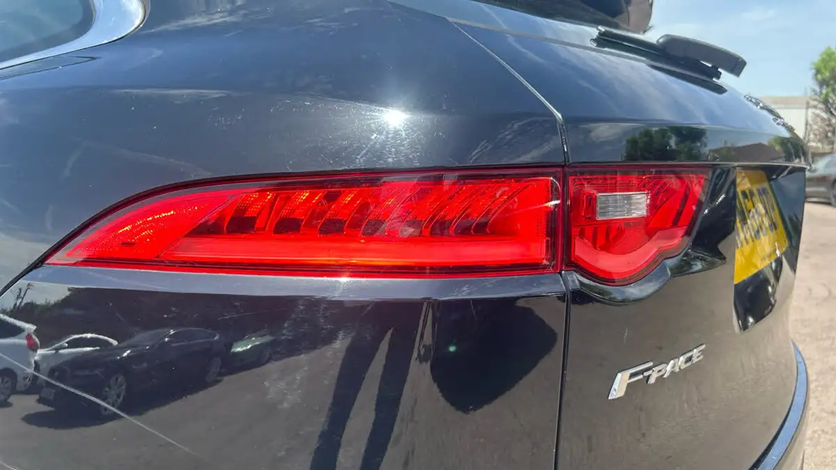 2018-jaguar-f-pace-20i-portfolio-250ps-awd-1997cc-big-18