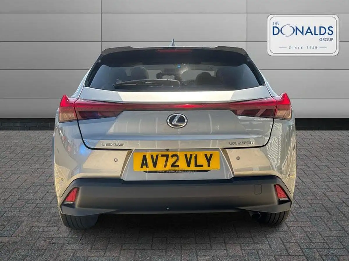 2022-lexus-ux-250h-20-takumi-big-11