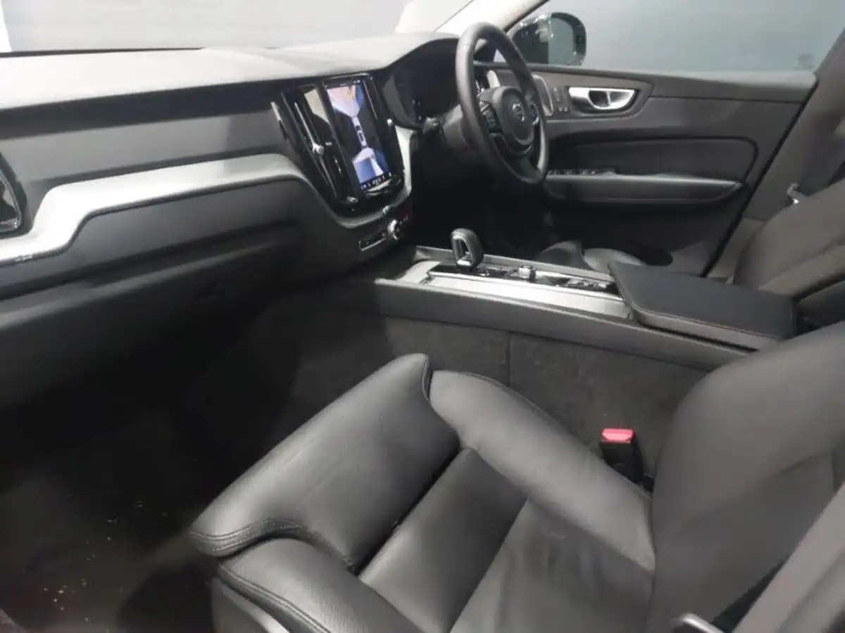2023-volvo-xc60-20-b5-plus-big-4