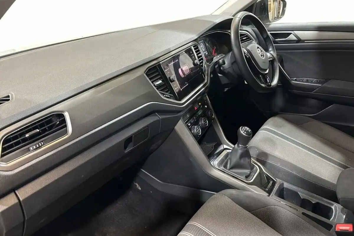 2021-volkswagen-t-roc-15-tsi-design-hatchback-5d-big-8