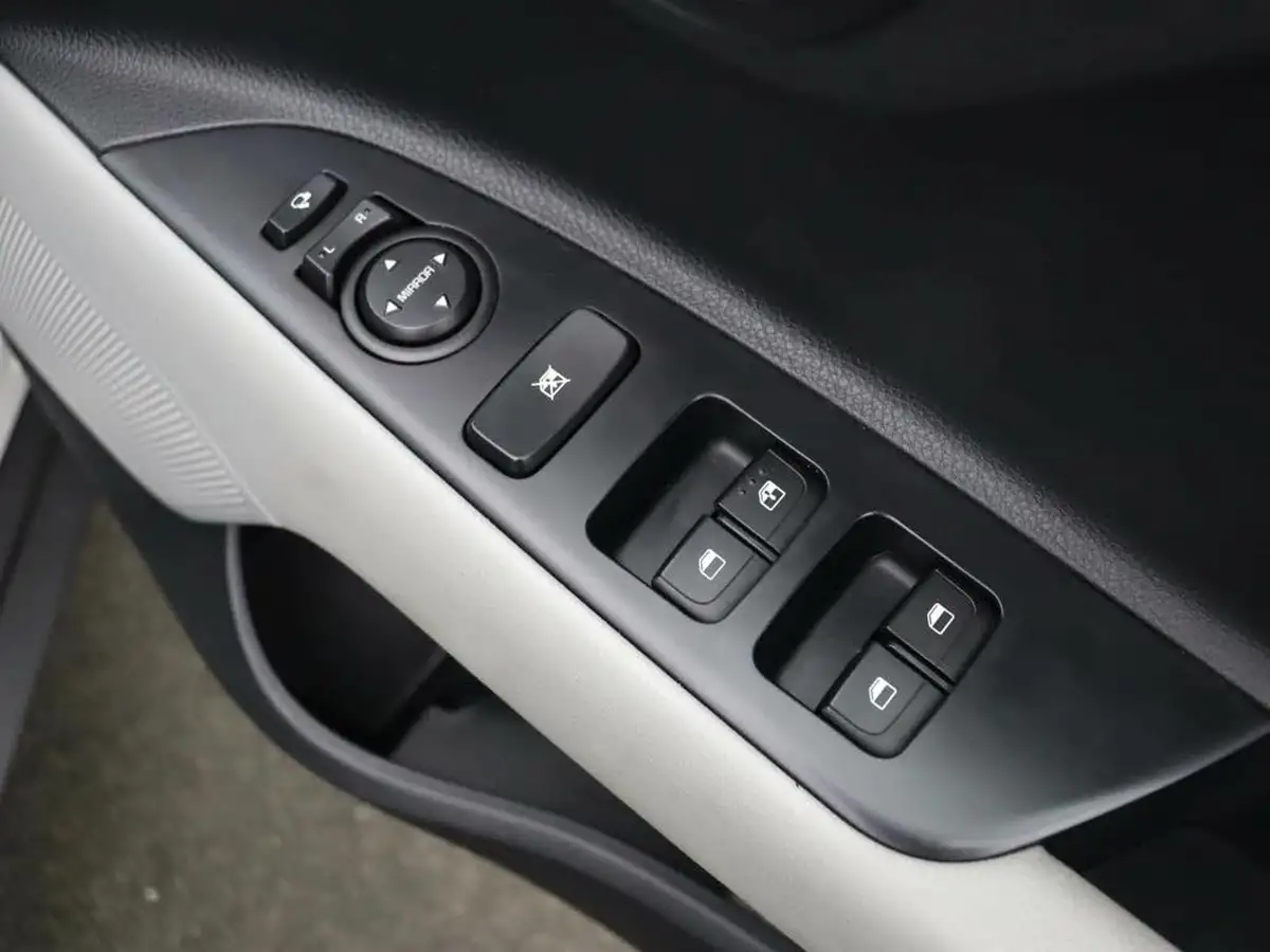 2020-kia-stonic-10-t-gdi-4-dct-big-17