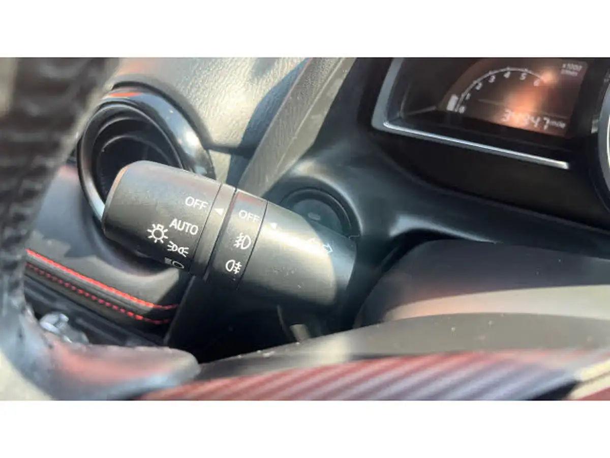 2017-mazda-mazda2-15-sport-nav-90ps-big-24