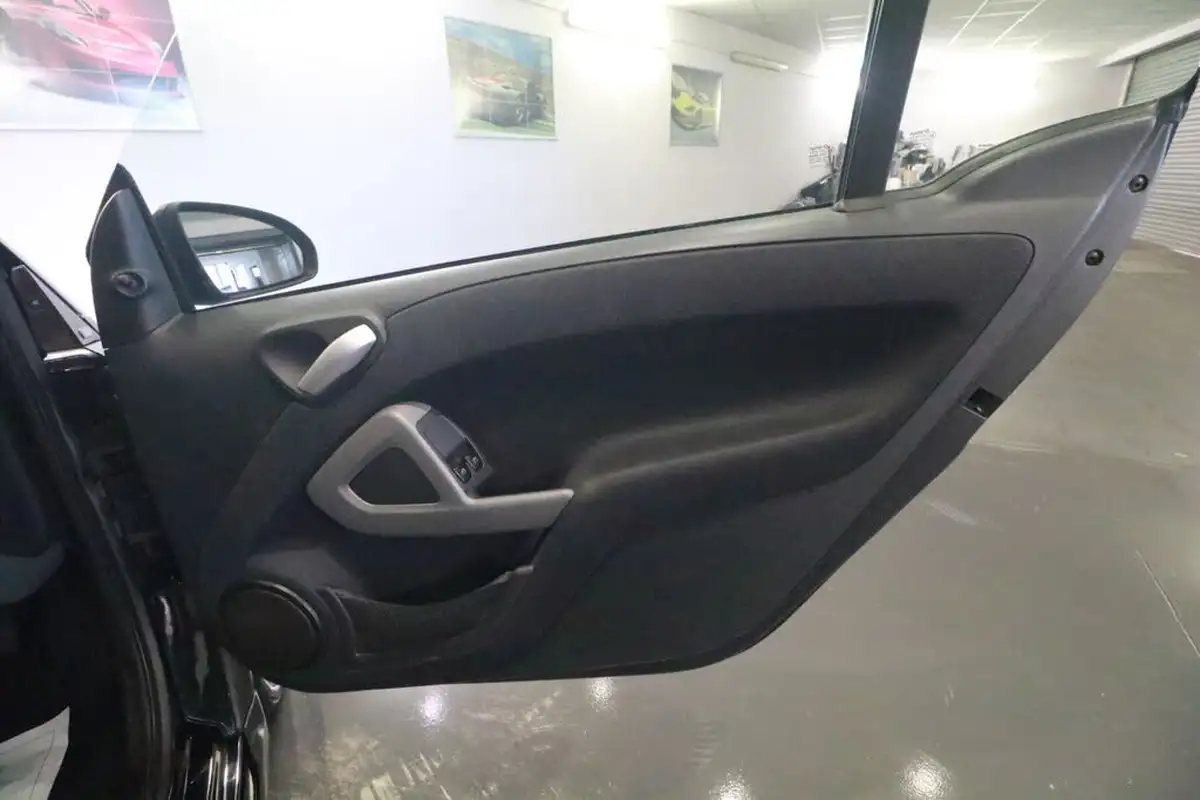 2011-smart-fortwo-10-passion-71bhp-coupe-softouch-big-29