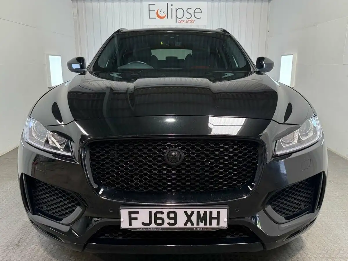 2019-jaguar-f-pace-20-i4d-chequered-flag-240ps-big-1