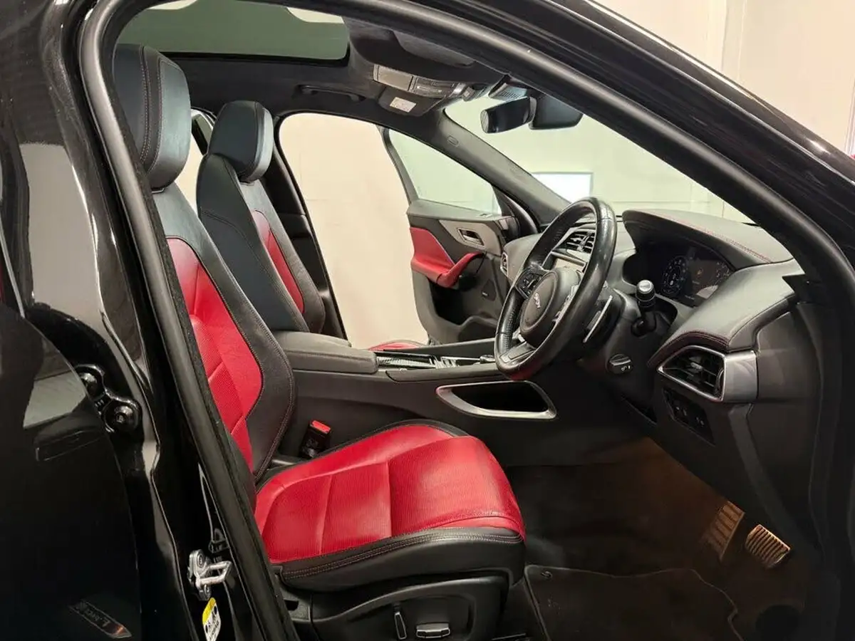 2019-jaguar-f-pace-20-i4d-chequered-flag-240ps-big-29