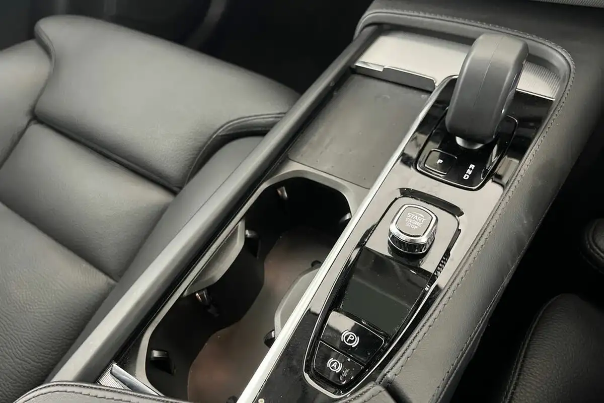 2024-volvo-xc90-20-b5-plus-big-12