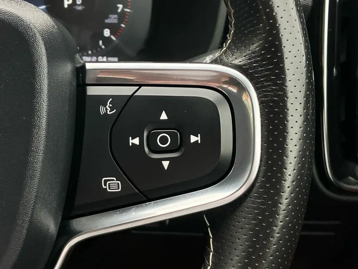 2019-volvo-xc40-20-t4-r-design-pro-awd-big-31