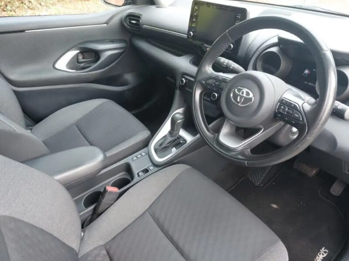 2022-toyota-yaris-15-vvt-i-design-big-13