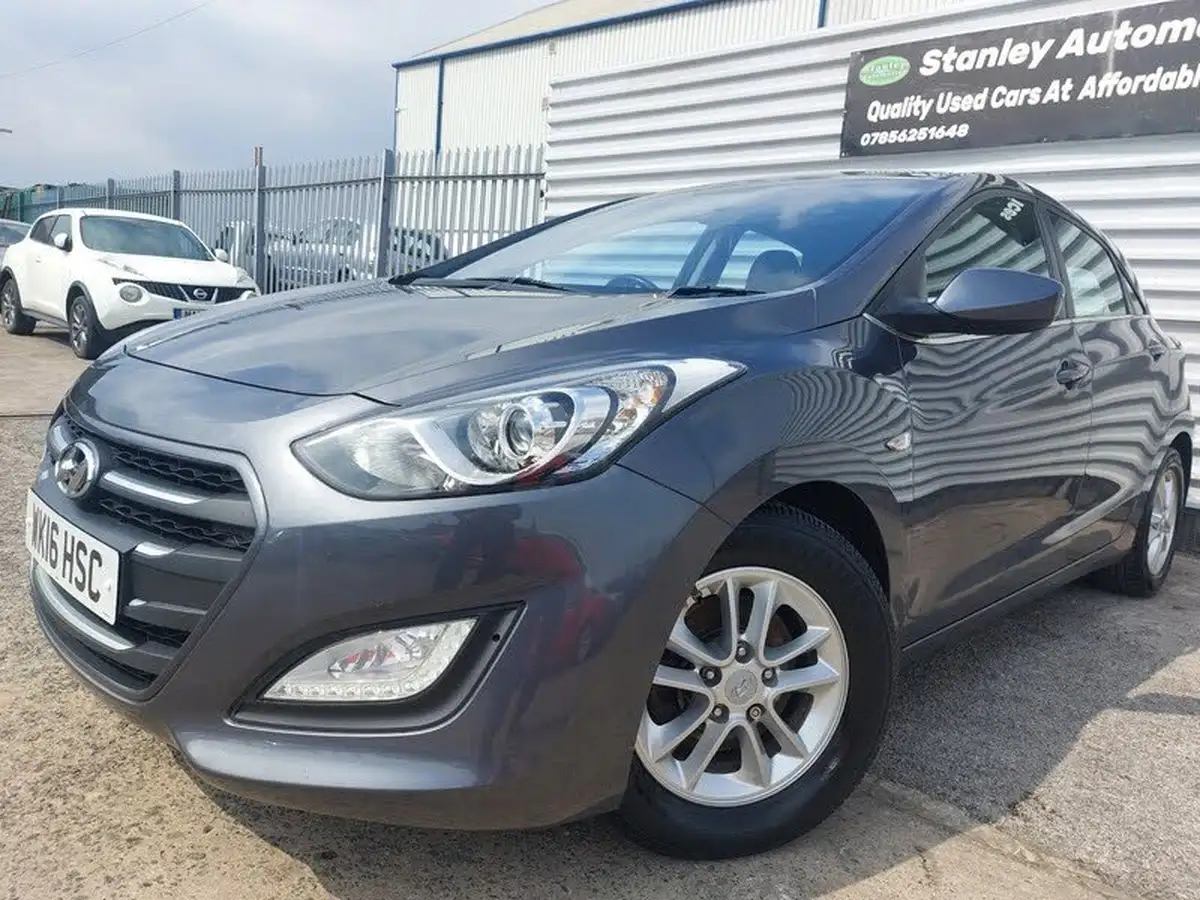 2016-hyundai-i30-16crdi-se-110ps-hatchback-big-2