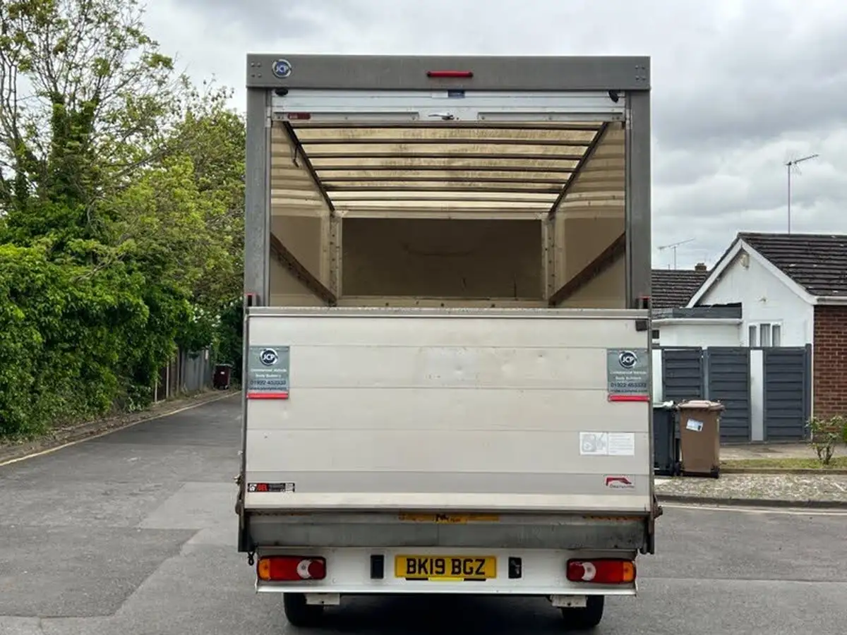 2019-peugeot-boxer-20-bluehdi-335-l4-luton-bfb-big-20