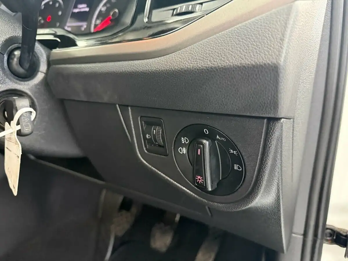2021-volkswagen-polo-10-match-big-25