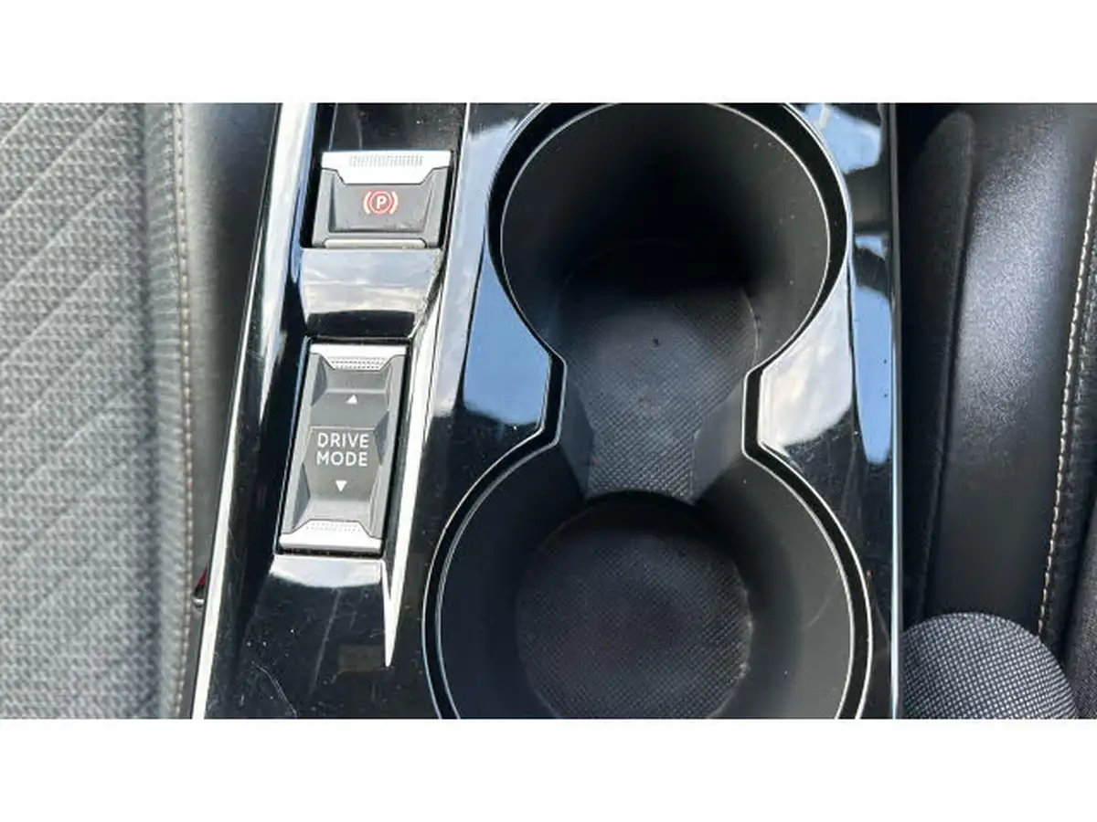 2024-peugeot-2008-suv-e-allure-136ps-50kwh-big-24