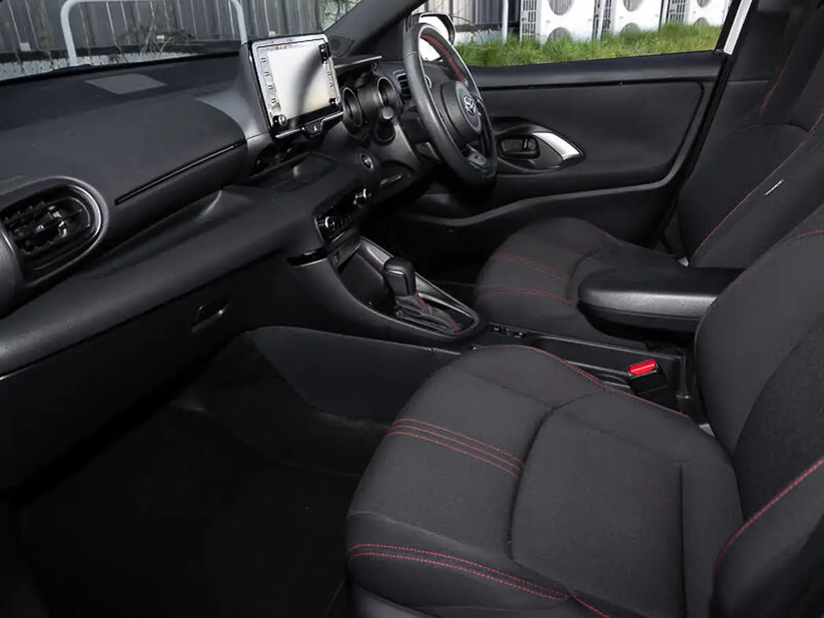 2022-toyota-yaris-15-vvt-i-gr-sport-big-4