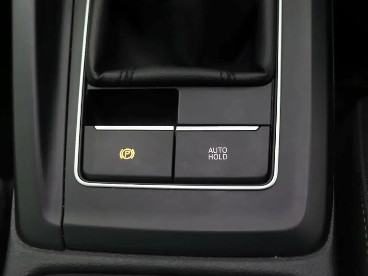 2022-volkswagen-golf-15-tsi-life-130ps-hatchback-big-18
