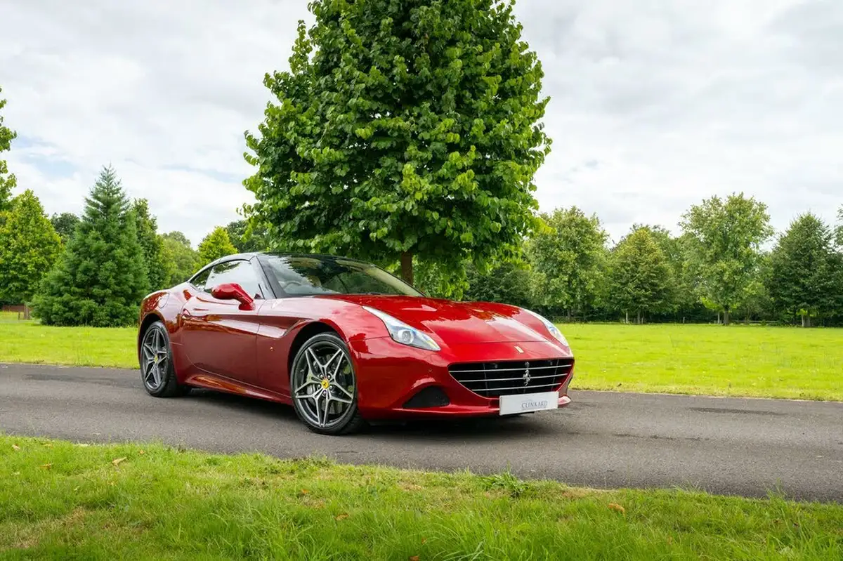 2015-ferrari-california-39-t-big-8
