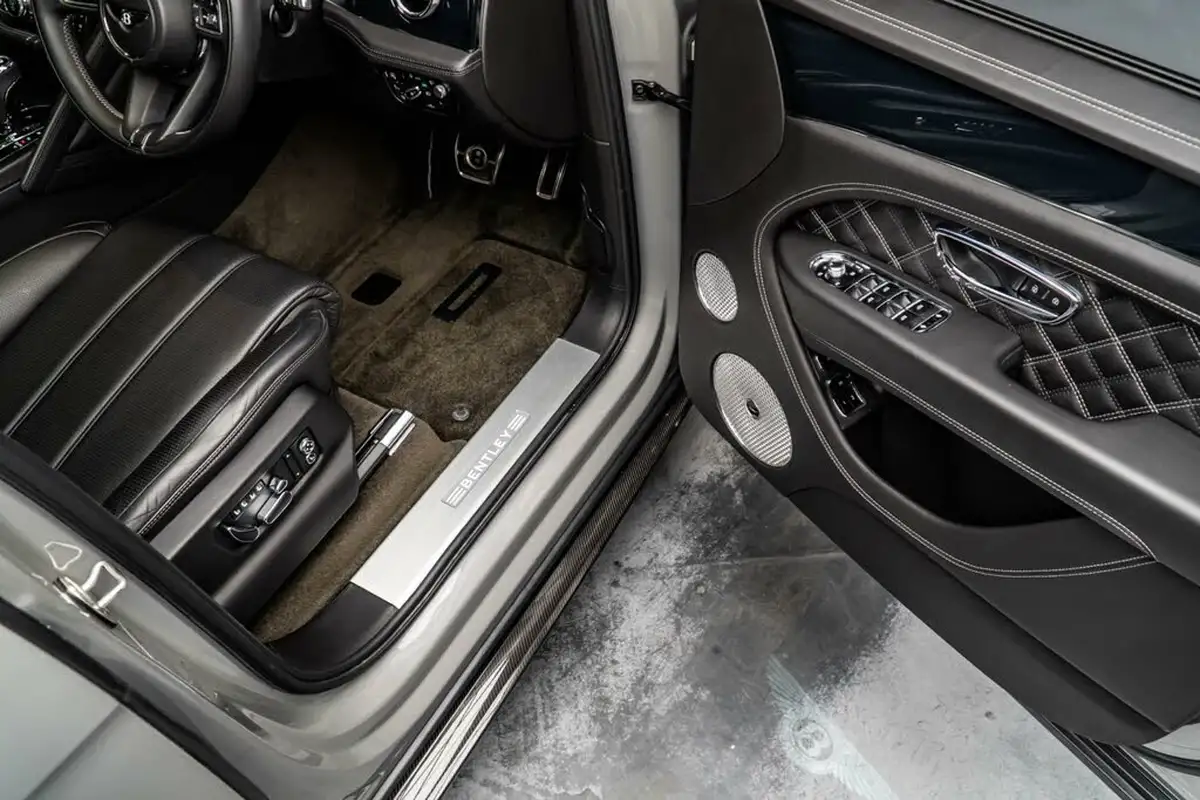 2021-bentley-bentayga-40-v8-big-27