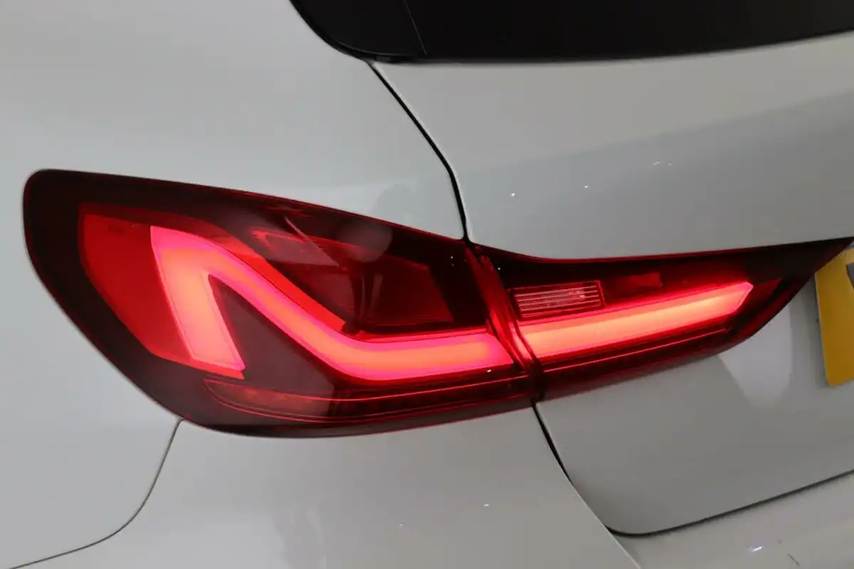 2020-bmw-1-series-20td-118d-m-sport-big-9