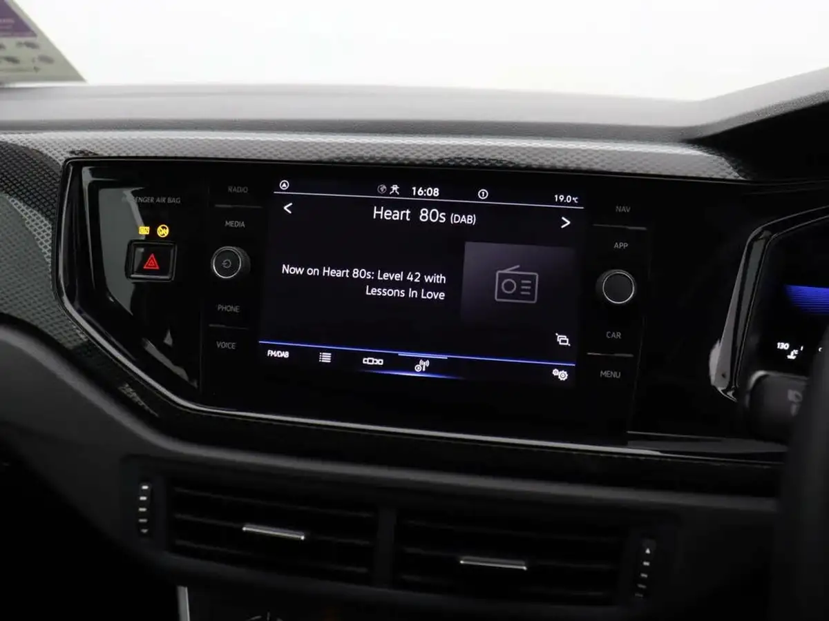 2022-volkswagen-polo-10-life-big-15