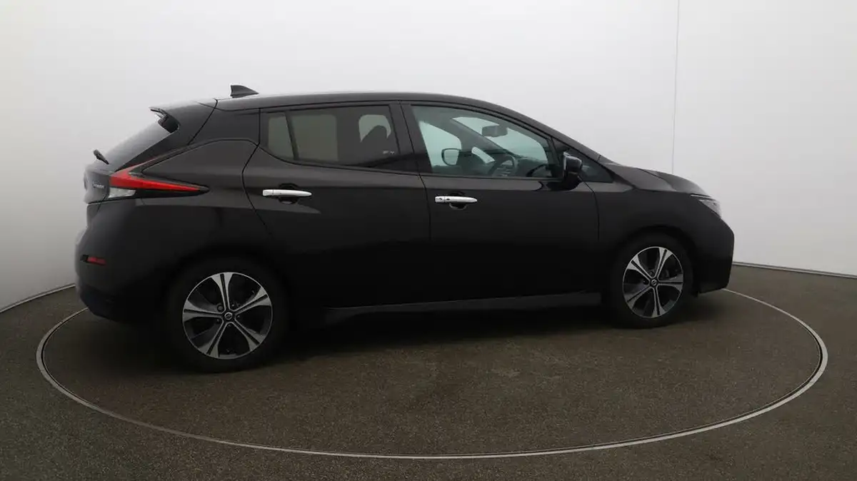 2021-nissan-leaf-e-tekna-big-44