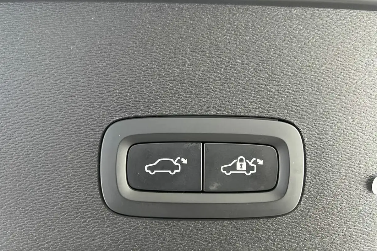 2022-volvo-c40-e-twin-recharge-pro-big-24