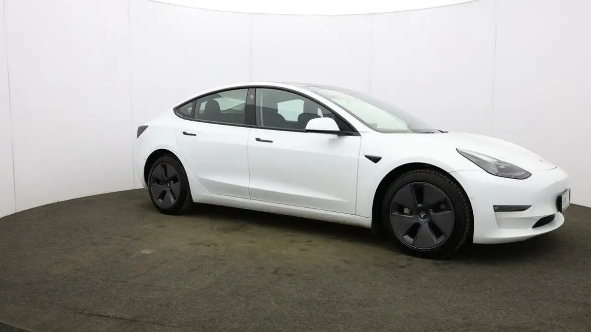 2022-tesla-model-3-e-long-range-big-48