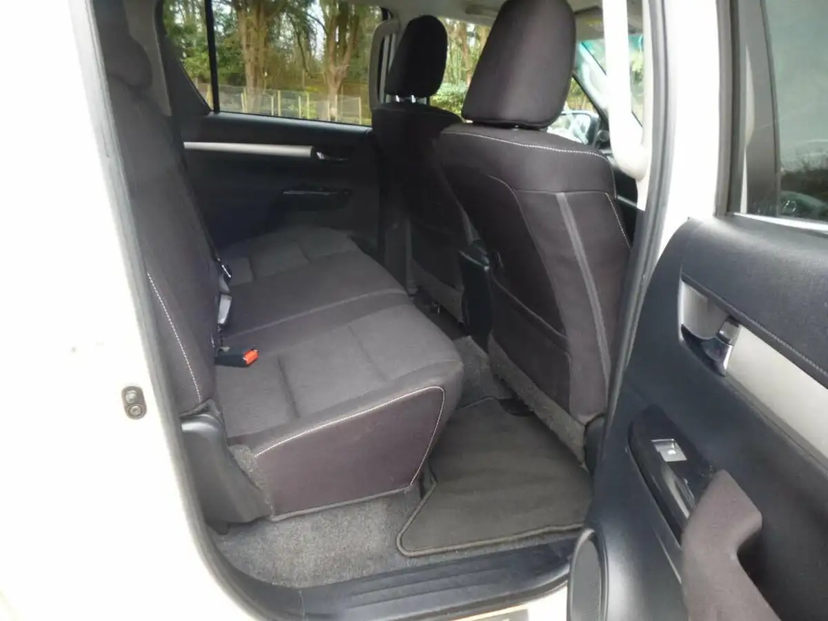 2021-toyota-hi-lux-24d-4d-invincible-150hpeu6d-big-24