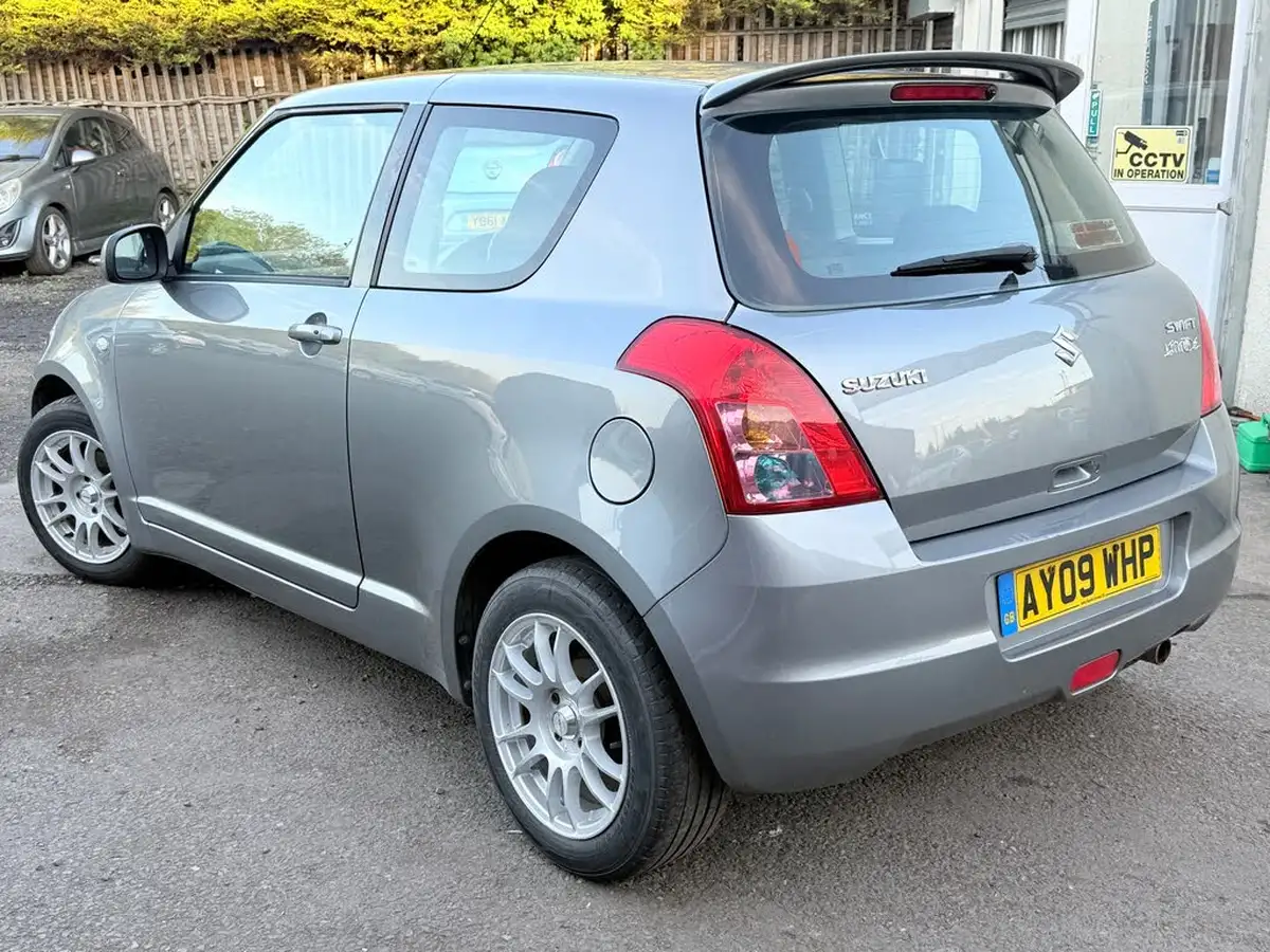 2009-suzuki-swift-13-attitude-big-4