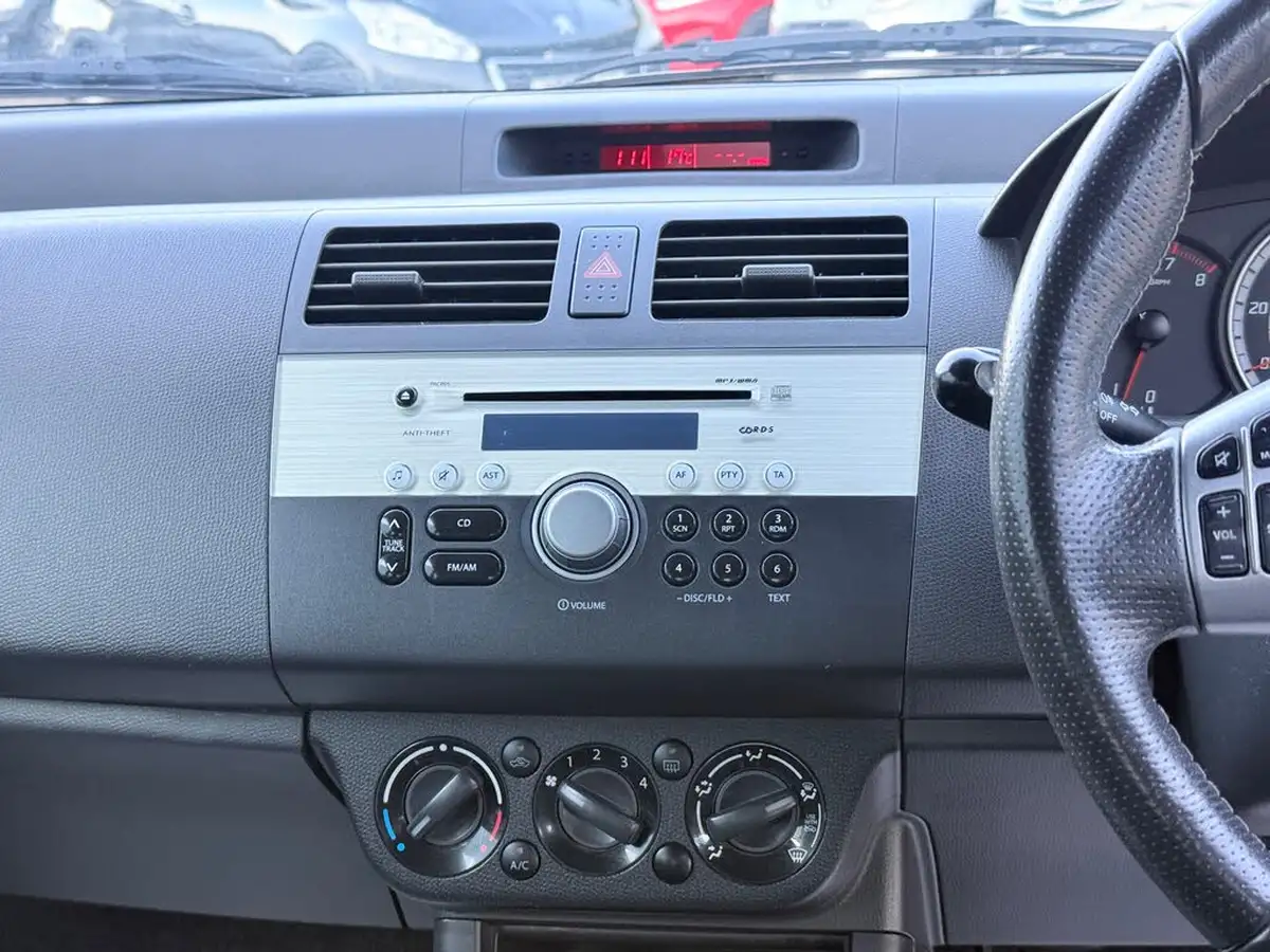 2009-suzuki-swift-13-attitude-big-28