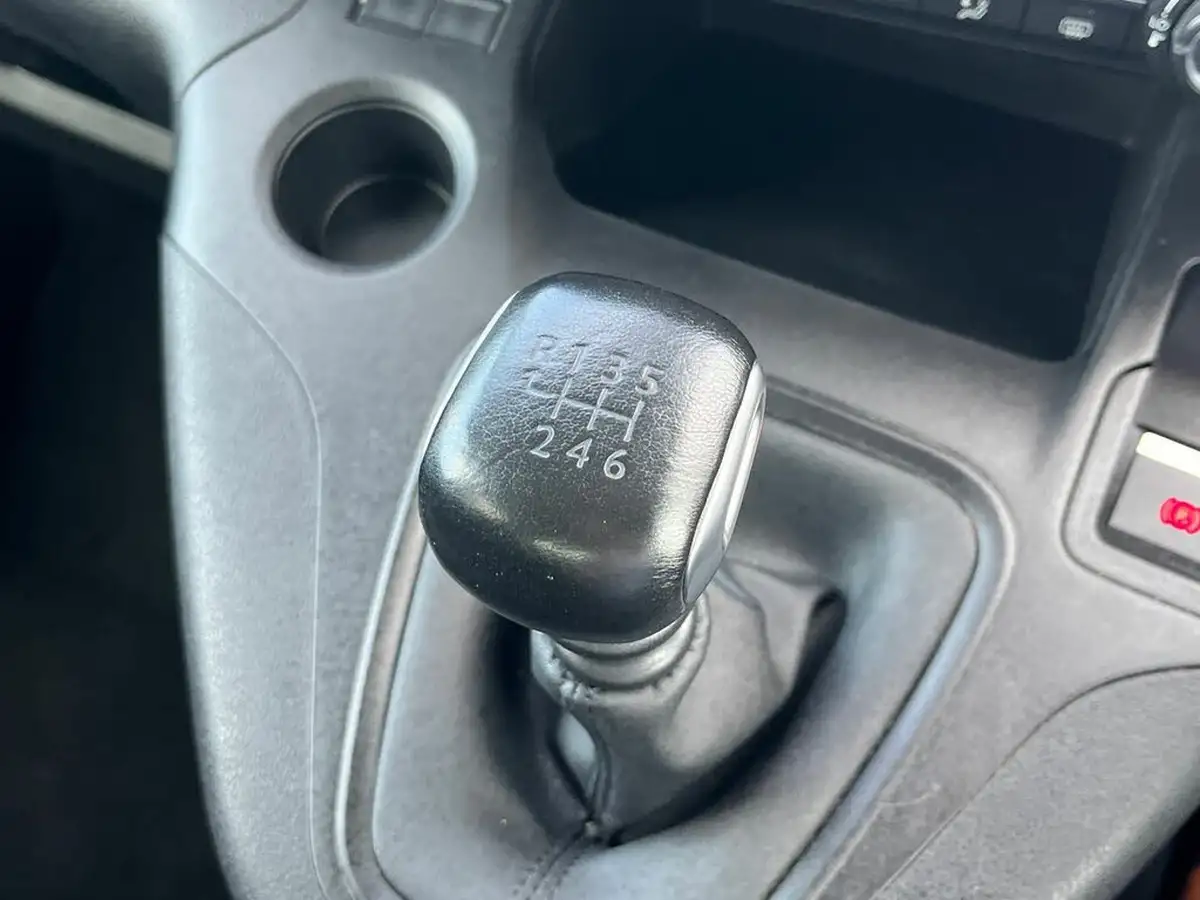 2022-vauxhall-combo-life-15-se-100ps-big-30