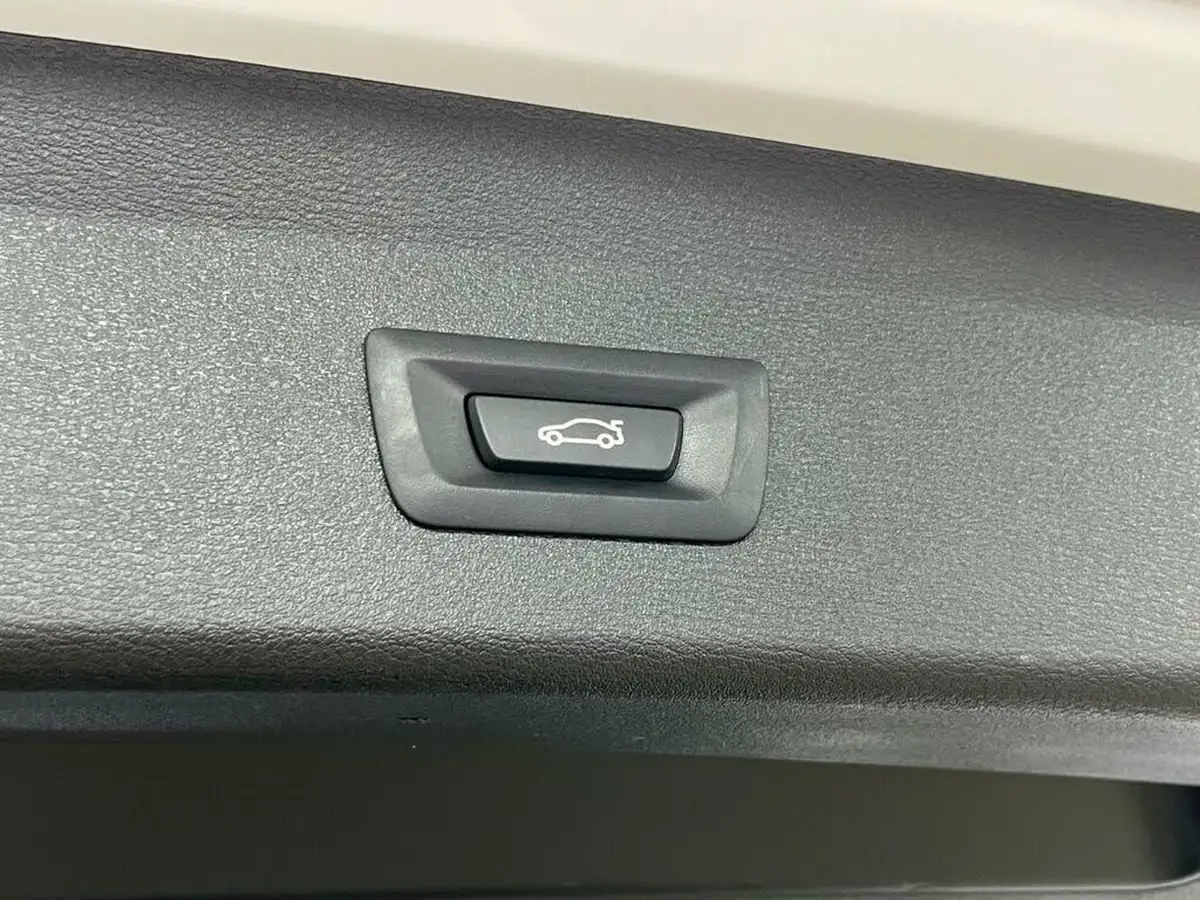 2019-bmw-x1-15-sdrive18i-se-big-14