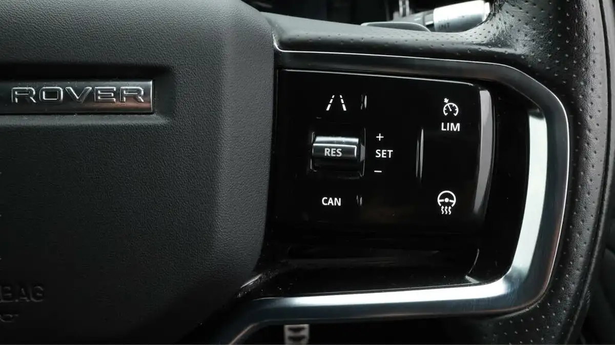 2021-land-rover-range-rover-evoque-15-p300e-r-dynamic-se-big-24