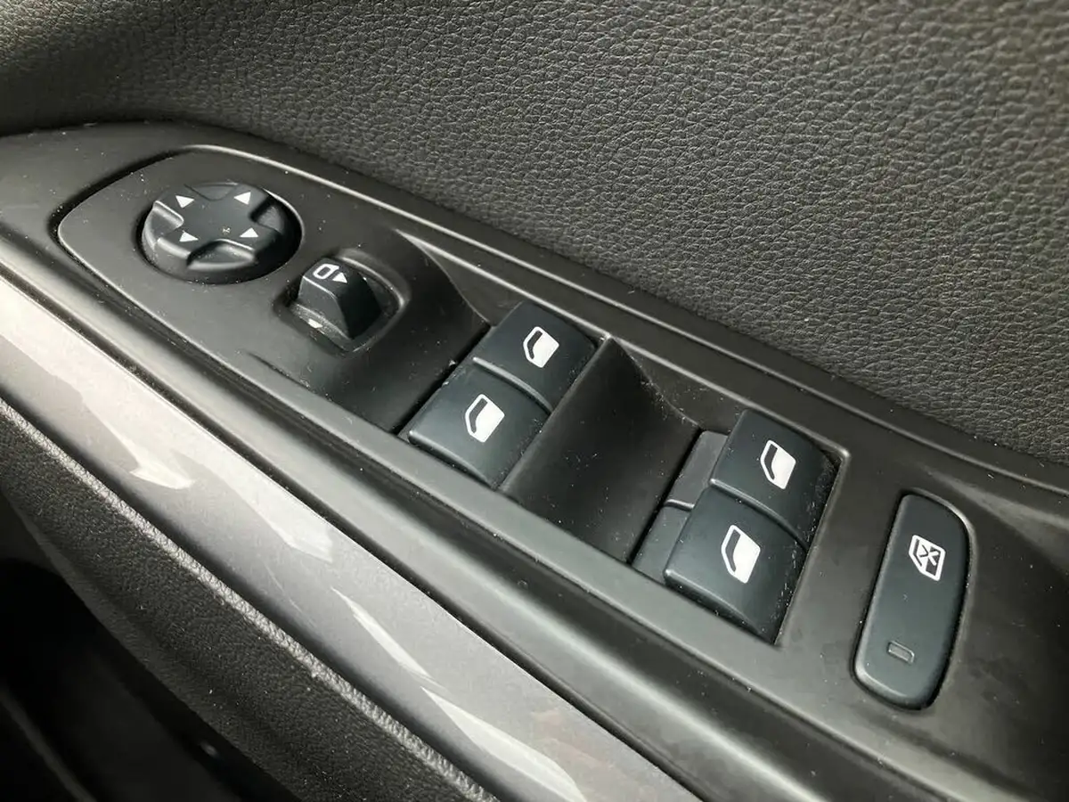 2018-vauxhall-grandland-x-15td-sport-nav-big-20