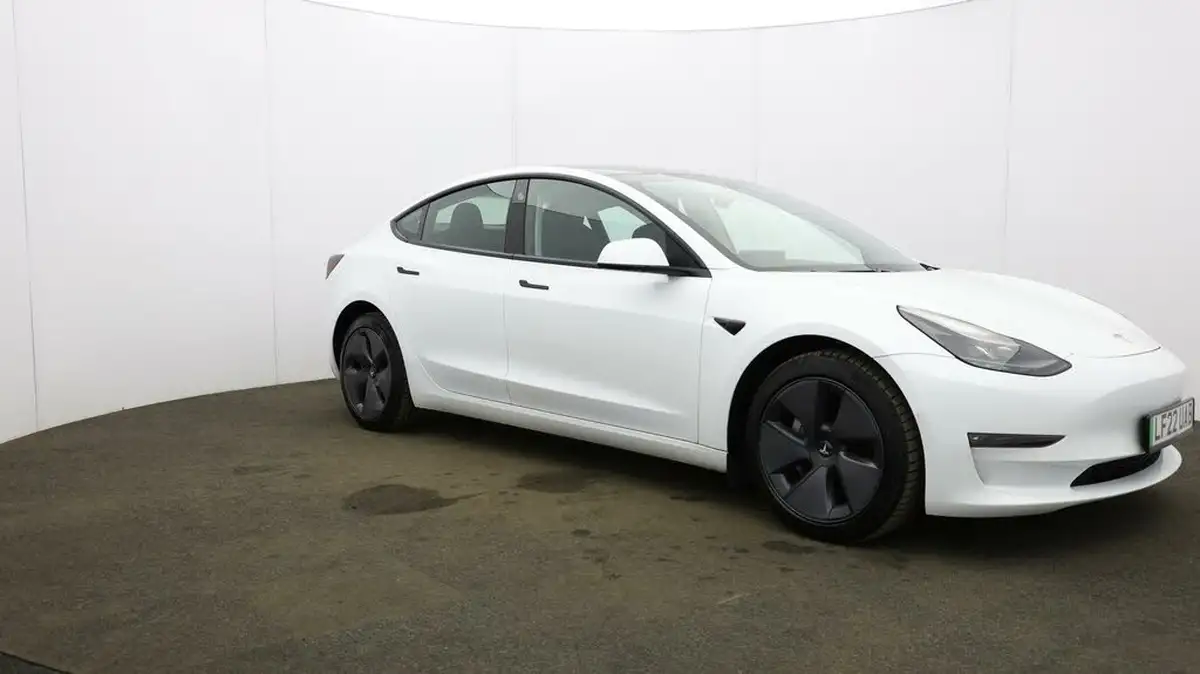2022-tesla-model-3-e-long-range-big-47