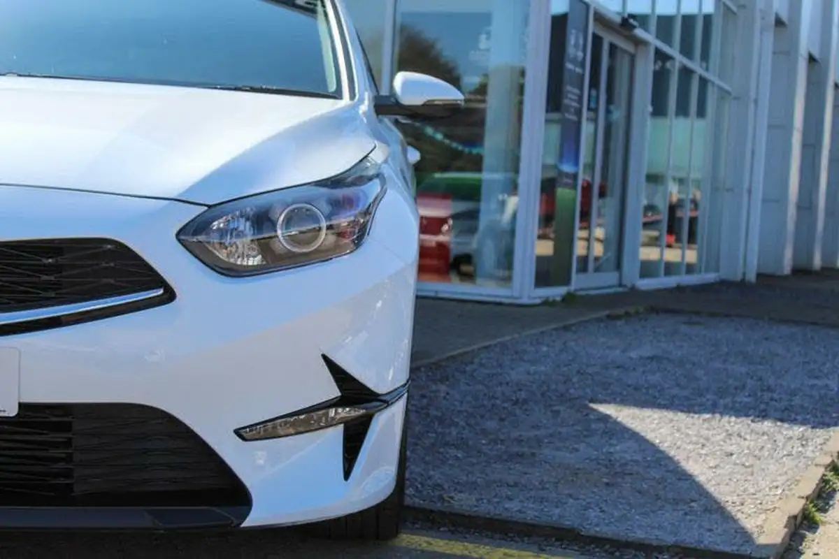 2022-kia-ceed-15-t-gdi-3-hatchback-big-3