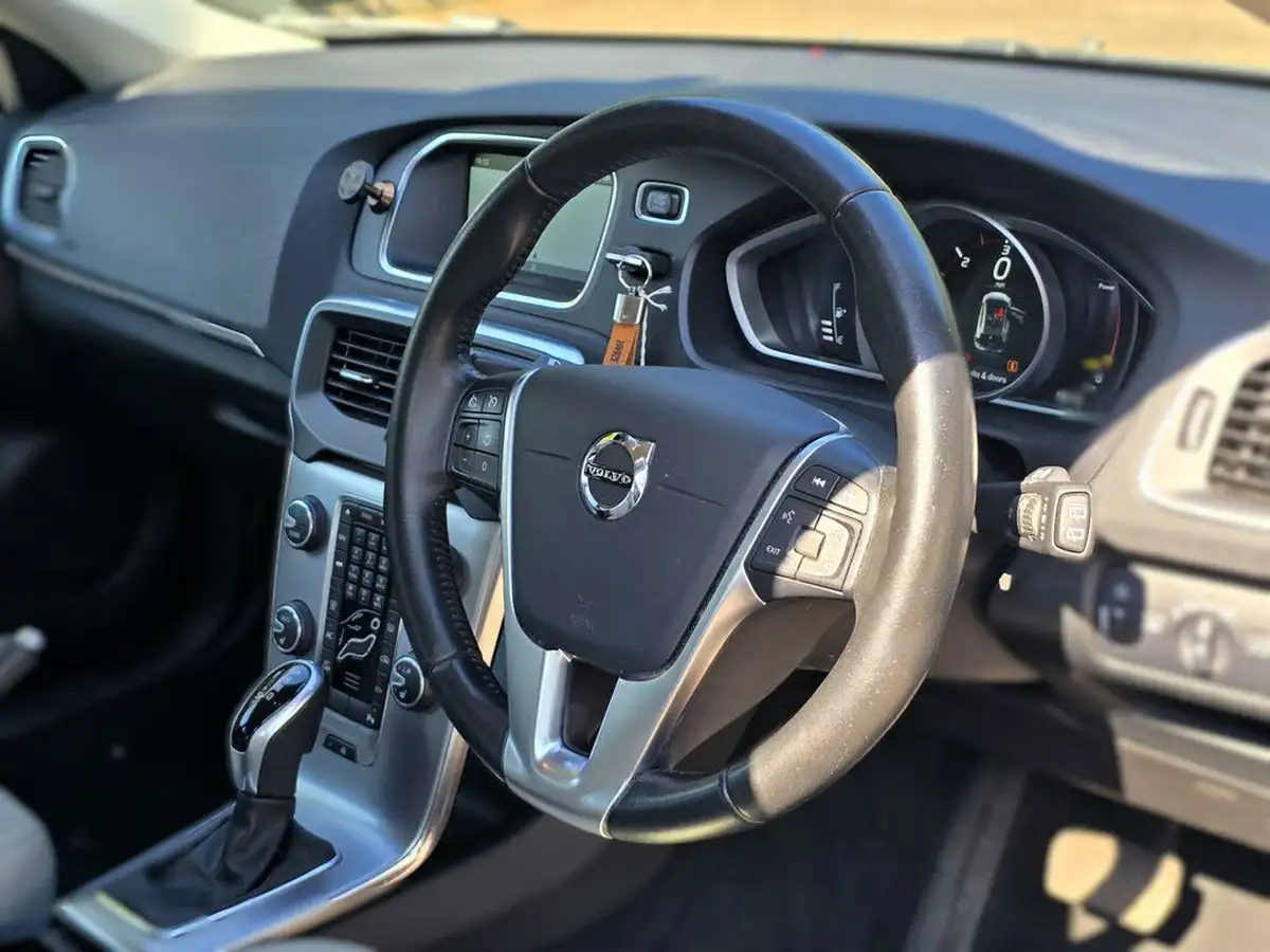 2016-volvo-v40-20td-d3-inscription-geartronic-big-27