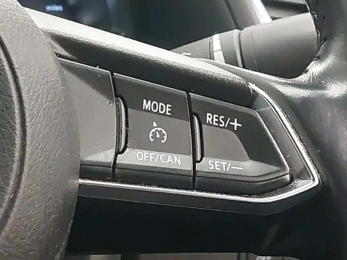 2018-mazda-mazda3-20-sport-nav-120ps-fastback-4d-big-13